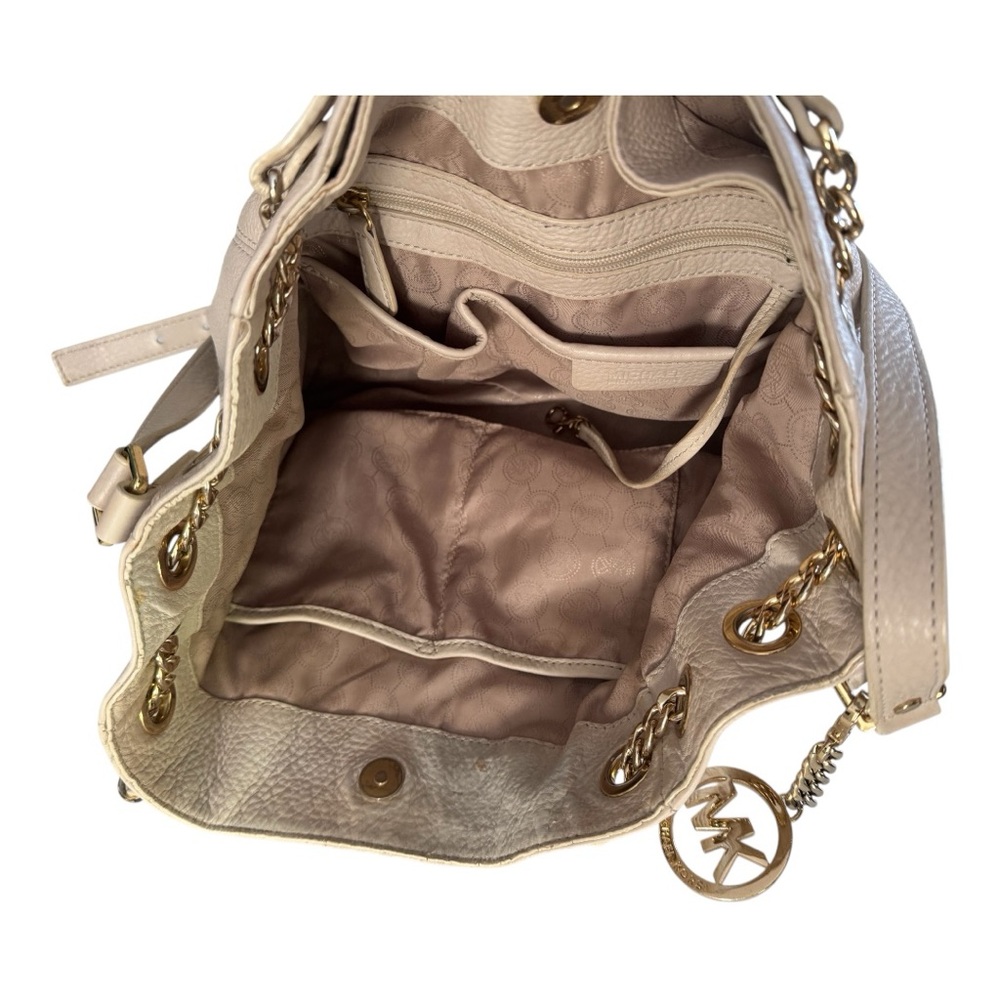 Michael Michael Kors Beige Handbag – Classic Style with Functional Design. - Picture 3 of 13